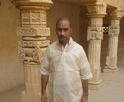 Gaya Ji Purohit in Manglagauri Mandir, Gaya